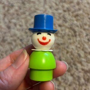 Vintage Fisher-Price little people circus clown green w/ blue top hat